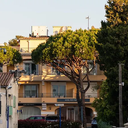 Le Petit Ξενοδοχείο 3*