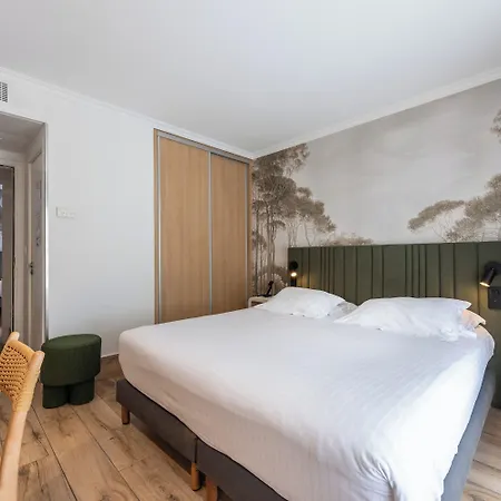 Le Petit Hotel