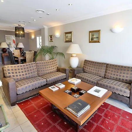 Le Petit Hotel 3*