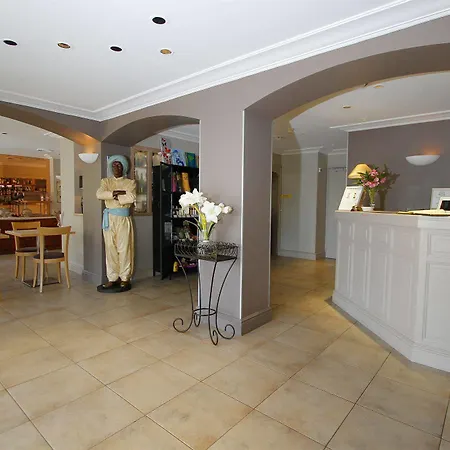 Le Petit Hotel 3*