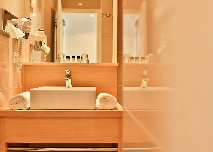 Le Petit سانت ماكسيم