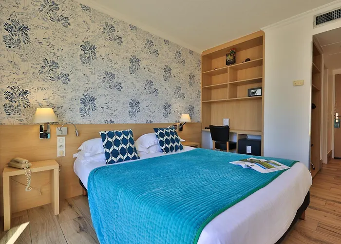 Le Petit סן-מקסים