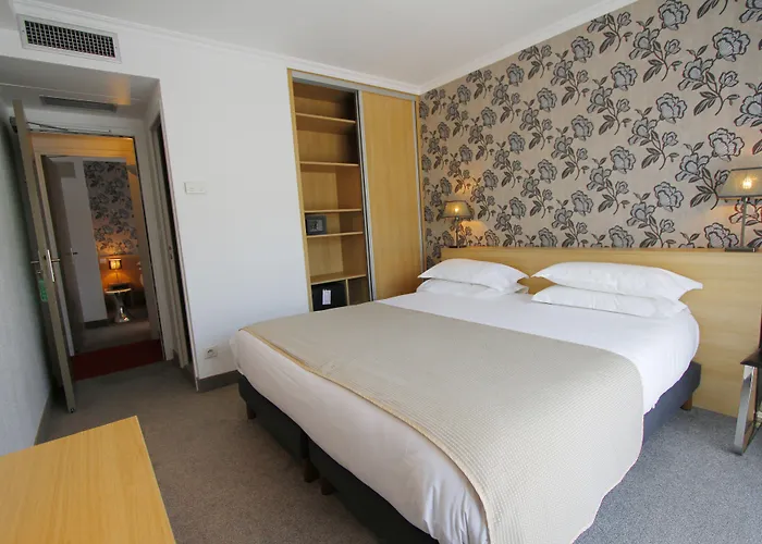 Le Petit סן-מקסים