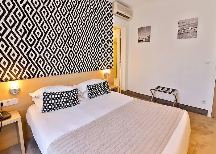 Le Petit סן-מקסים