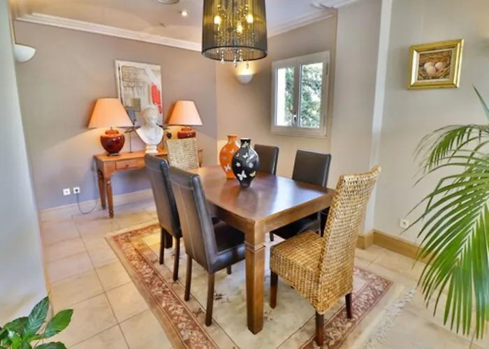 Le Petit מלון 3*